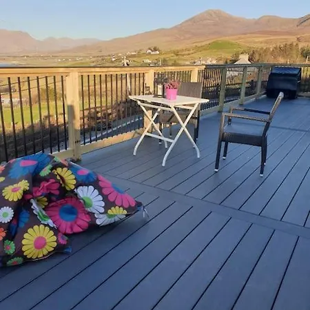 Дом отдыха Tom Jacks, Coastal Views And Walks Connemara