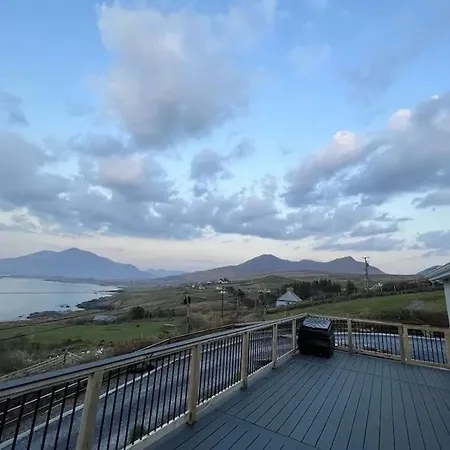 Holiday home Tom Jacks, Coastal Views And Walks Connemara *
